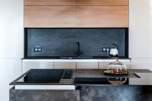 The Sleek and Contemporary Charm of Handleless Kitchens